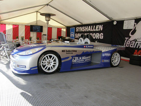 Kent Iversen's nydekorerede Peugeot 207 Spider Cup racer.
(Foto: Motorsporten.dk)